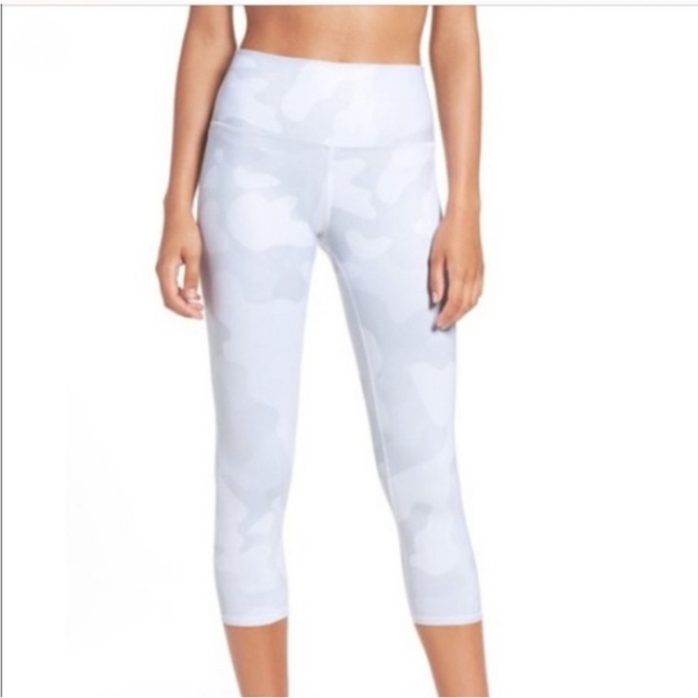 Alo Yoga White Camo High Waist Crop Capri Legging Size Small Running Gym